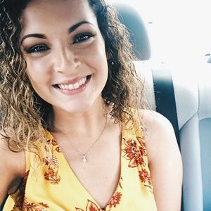Meet your Posher, Alexis